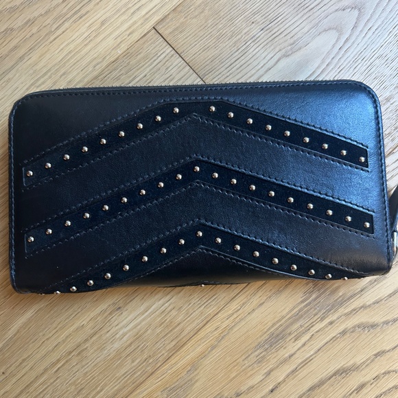 GIVENCHY / LONG WALLET WITH STUDS / AUTHENTIC - Picture 4 of 5